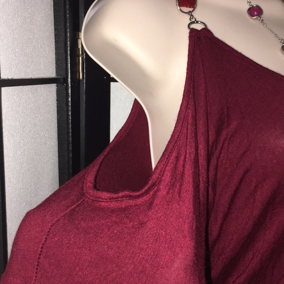 Cold shoulder - Picture 2 of 4